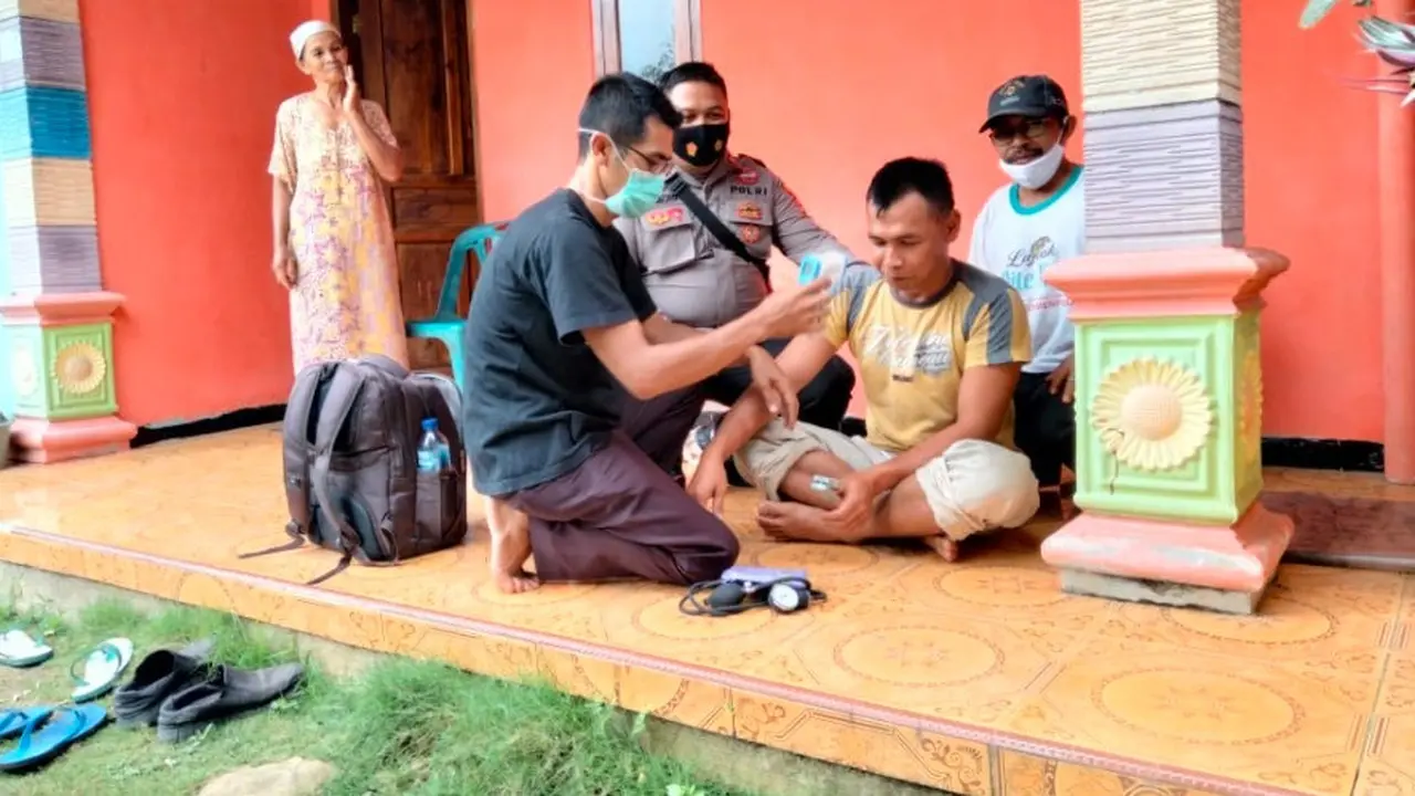 Vaksinasi ODGJ di Wonosobo dilakukan door to door. (Foto: Liputan6.com/Polres Wonosobo)