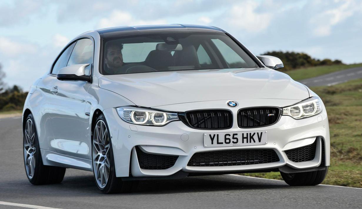 BMW M4 Competition F82: Sport coupe lansiran raksasa Jerman ini menjadi salah satu mobil dua pintu yang mengasyikkan. Format mesin depan berpenggerak Rear Wheel Drive (RWD) membuatnya sangat diminati para pecinta mengemudi. Jantung mobil ini berkonfigurasi 6-silinder segaris berkapasitas 3.000cc yang mampu menghasilkan tenaga hinga 444 Hp. Benar-benar 'Sheer Driving Pleasure'. (Source: topgear.com)
