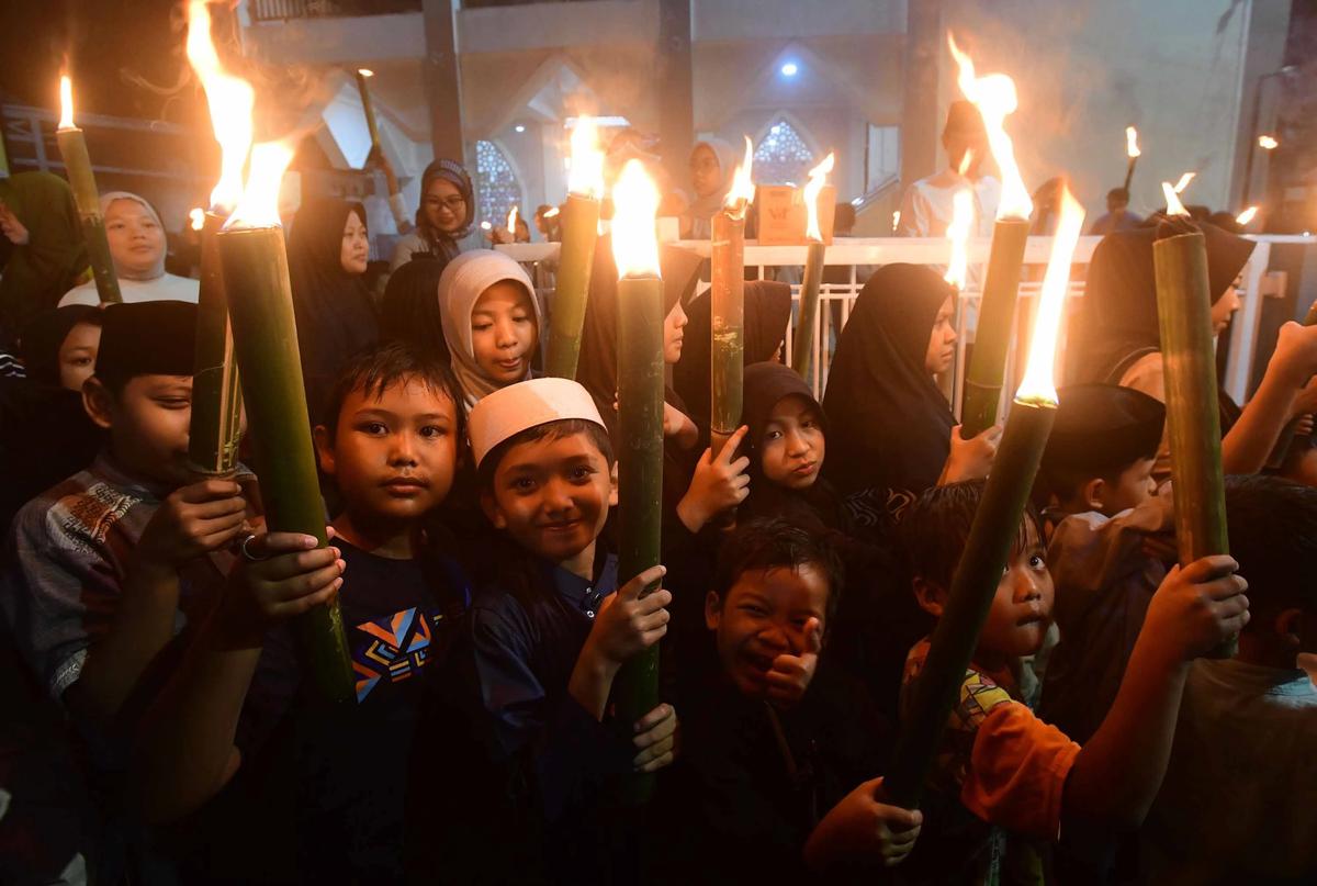 FOTO: Antusias Anak Anak Ramaikan Pawai Obor Ramadhan