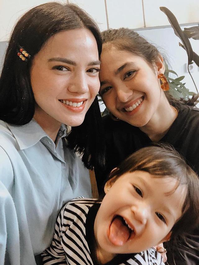 6 Potret Kedekatan Cut Syifa dengan Buah Hati Alice Norin, Menggemaskan