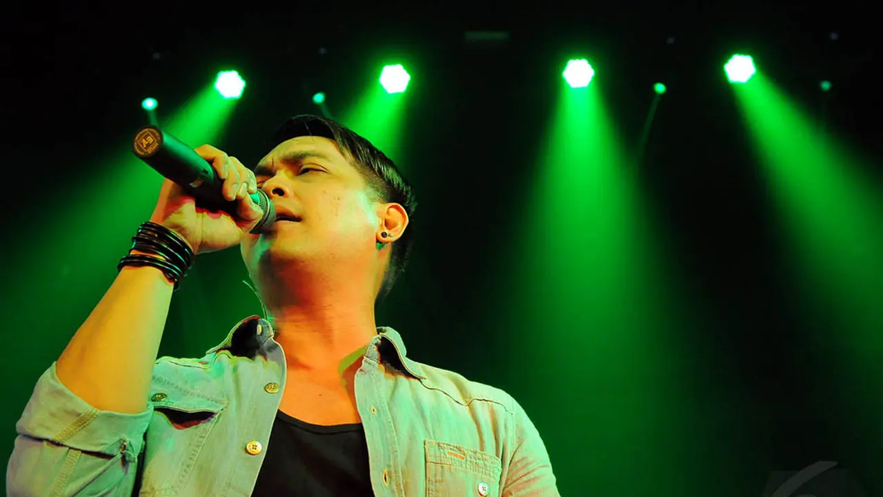 Ada Band Hipnotis Pengunjung Colosseum Club