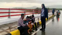 Polisi Jayapura Selamatkan Perempuan Muda Hendak Bunuh Diri Gara-Gara Masalah Keluarga