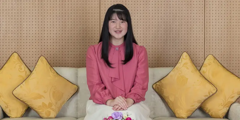 Senyum Putri Aiko yang Berulang Tahun ke-18