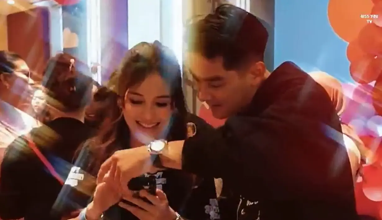 Bahkan, dari video yang diunggah di kanal Youtube Qiss You TV, kehadiran Boy William disebut sebagai tamu spesial. [Youtube/Qiss You TV]