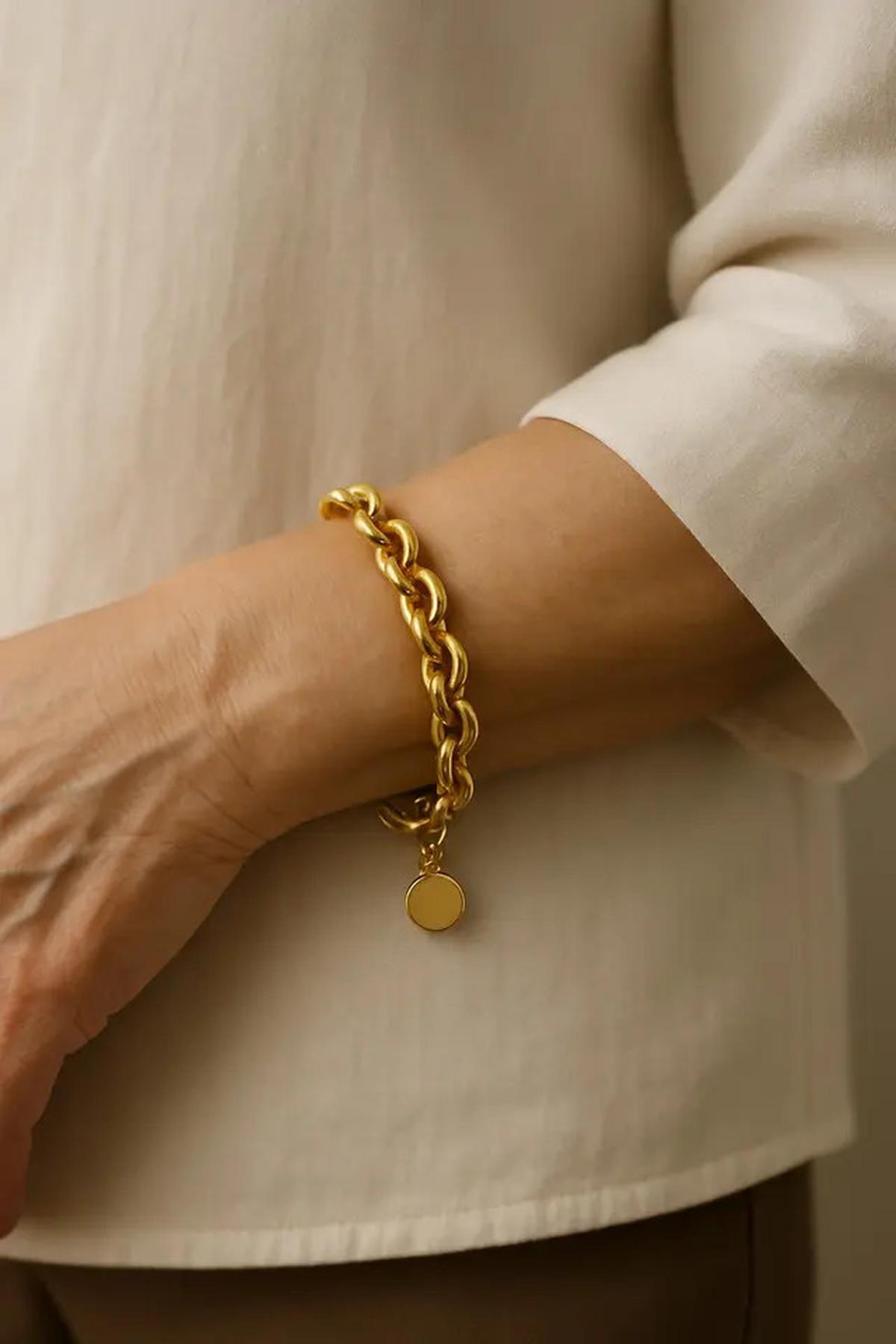 6 Model Gelang Emas Bulat Polos Terbaru 2025, Cocok untuk Usia 50 Tahun