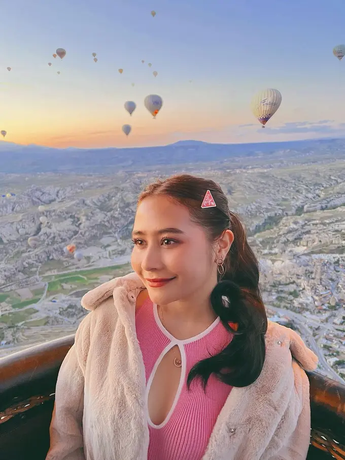 6 Inspirasi Gaya Rambut Ponytail Prilly Latuconsina yang Anti Membosankan