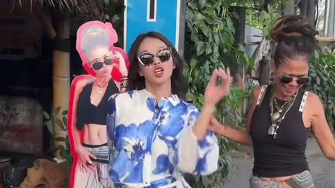 Aksi Kocak dan Lucu Bunda Corla saat Bertemu Mertua Jennifer Coppen di Bali, Asik Joget hingga Tertawa Bak Kawan Lama Tak Pernah Jumpa