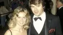 Ia menikah dengan Robert Urich dan mereka pun mengadipsi yan, Emily dan Allison. Robert didiagnosa kanker pada Juli 1996 dan meninggal pada 2002. (Global News)