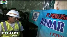 Setelah melihat bentuk gerbong LRT, Sandi juga sempat mempertanyakan hasil pengecekan awal terkait kondisi kereta.