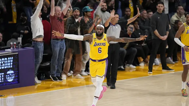 Foto: Detik-detik LeBron James Pecahkan Rekor 39 Tahun Kareem Abdul Jabbar sebagai Pencetak Poin Terbanyak NBA Sepanjang Masa