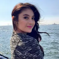 Sederet bintang muda yang tampil di film garapan Rocky Soraya ini yaitu Nabilah JKT48, Herjunot Ali, Boy William, Sam Brodie dan Annabella Jusuf. (Via Twitter/@NabilahJKT48)