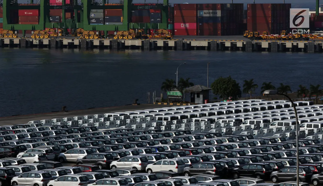 Ratusan Mobil yang siap diekspor terparkir di IPC Car Terminal, PT IKT, Pelabuhan Tanjung Priok, Jakarta, Kamis (11/7/2019). Kemenperin menargetkan ekspor mobil dari Indonesia mencapai 450 ribu unit pada tahun 2019. (Liputan6.com/Johan Tallo)