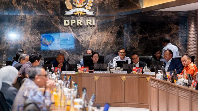 Ketua DPR Puan Maharani bersama para pimpinan fraksi menghasilkan kesepakatan penghentian tunjangan perumahan anggota DPR serta moratorium kunjungan kerja (kunker).