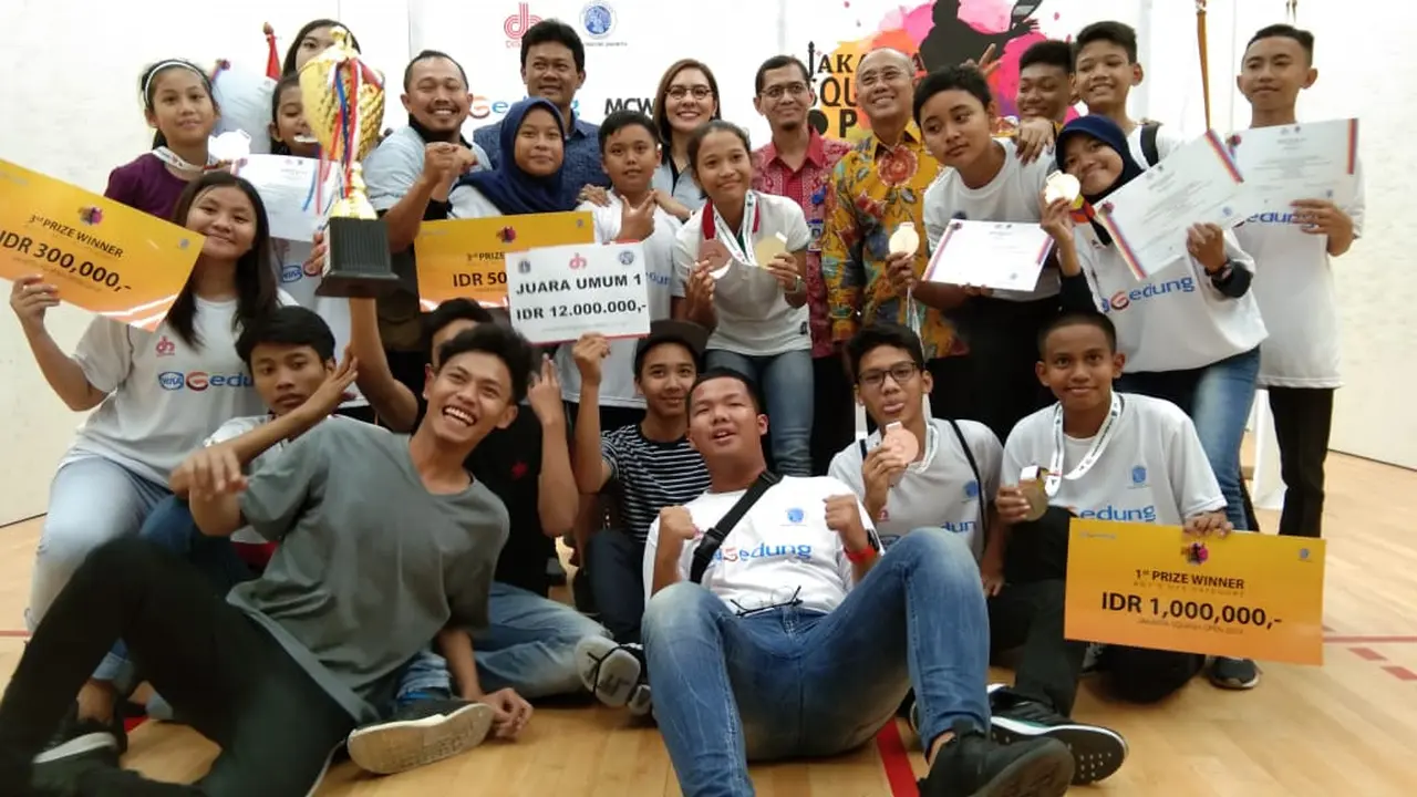 Kontingen DKI Jakarta saat merebut gelar juara umum di turnamen Jakarta Squash Open 2019 di Senayan, Jakarta.