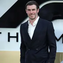 Gareth Bale berpose di karpet merah saat tiba di Premier Eropa F1 The Movie, di Cineworld Leicester Square, London pusat, pada 23 Juni 2025. (HENRY NICHOLLS/AFP)