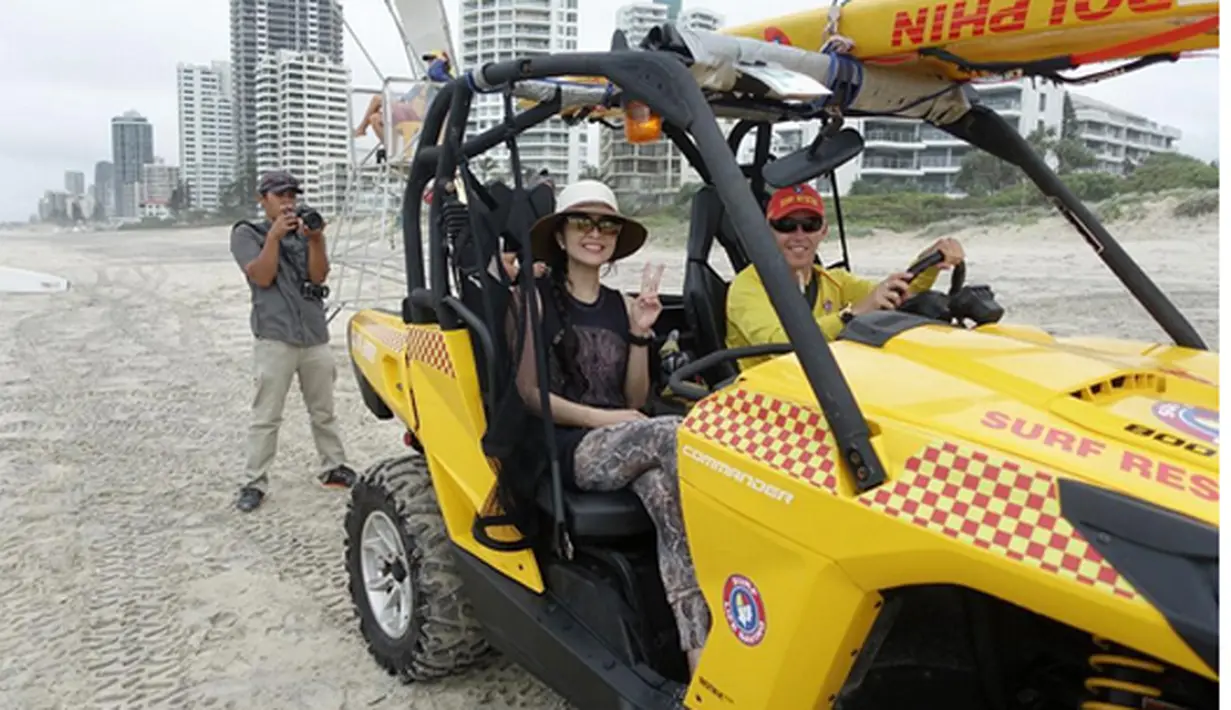 Pesinetron Sandra Dewi tengah menikmati liburannya bersama dengan adiknya di Australia. (Instagram/@sandradewi88)