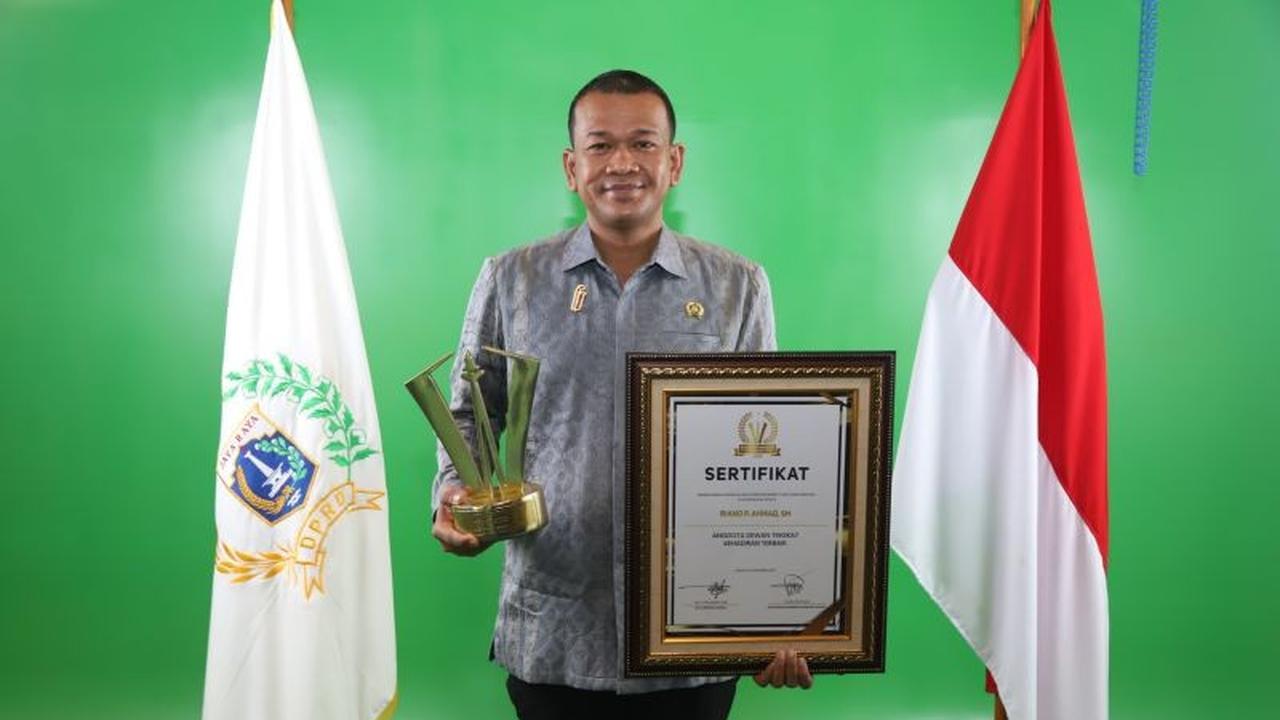 Riano P Ahmad Raih Penghargaan Kehadiran Terbaik di BK Award 2025 DPRD DKI