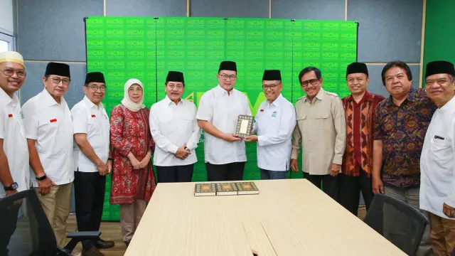 Sinar Mas bersama pilar bisnisnya, APP Group, mewakafkan ratusan mushaf melalui Yayasan Muslim Sinar Mas (YMSM). Dok Sinar Mas)