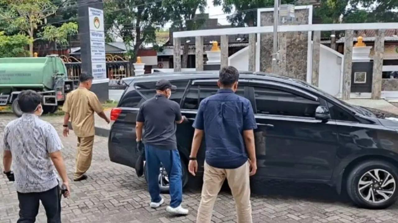 KPK Geledah Kantor Dinas PUPR Madiun