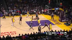 Berita video game recap NBA 2017-2018 antara LA Lakers melawan San Antonio Spurs dengan skor 93-81.