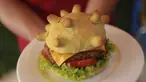 Pemilik restoran Hoang Tung menunjukkan burger berbentuk virus corona COVID-19 di Hanoi, Vietnam, Rabu (25/3/2020). Sebuah restoran di Hanoi membuat kreasi baru mereka yang disebut ‘Burger Corona’. (AP Photo/Hau Dinh)