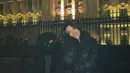 <p>Lantaran di Inggris masih musim dingin, Amanda kerap mengenakan jaket dan mantel. [Foto: instagram.com/amandacaesaa]</p>