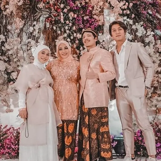 7 Potret Tasyakuran 7 Bulan Kehamilan Aurel Hermansyah, Digelar Mewah