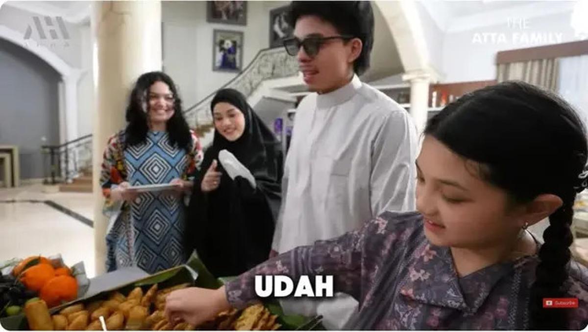 6 Potret Keakraban Amora Lemos dan Arsy saat Buka Puasa di Rumah Krisdayanti