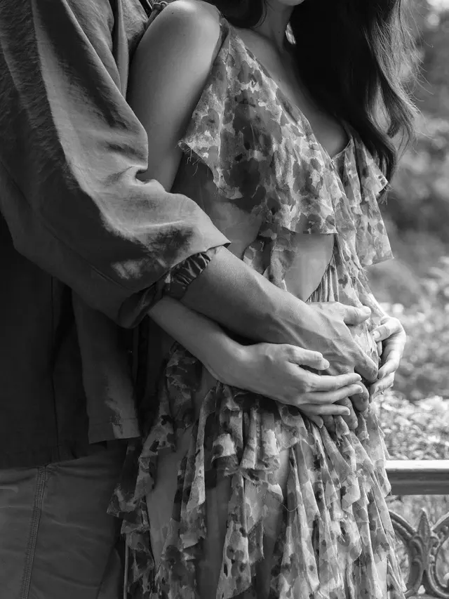 Julie Estelle hamil anak pertama