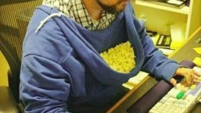 6 Tingkah Bapak-Bapak saat Makan Ini Nyeleneh Banget, Bikin Ngakak