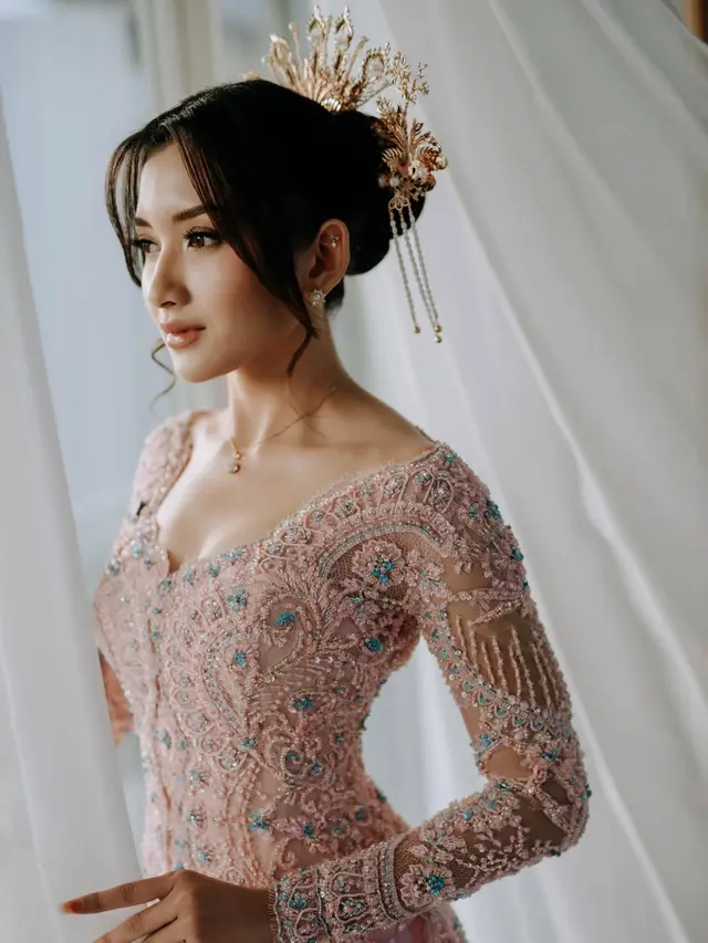 Yuriska Patricia  saat Tunangan. [@asnawi_bhr]