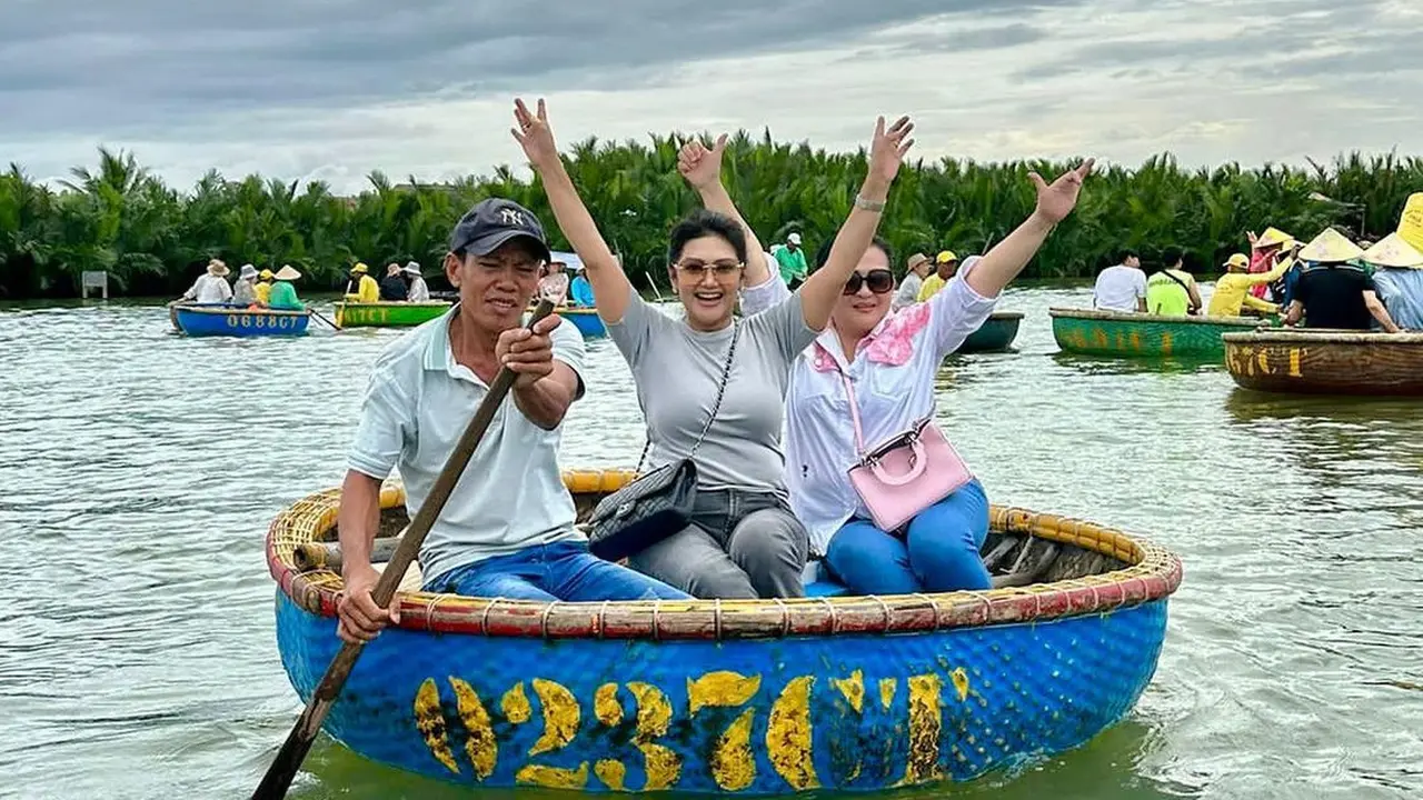 Bella Saphira liburan di Vietnam (Instagram/bellasaphiraofficial)