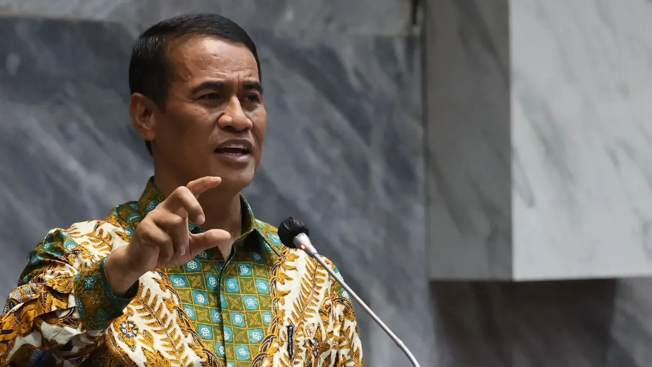 Menteri Pertanian (Mentan) Andi Amran Sulaiman  saat menjadi pembicara dalam Seminar Nasional Fraksi Partai Gerindra Komisi IV DPR RI bertajuk 'Strategi Mewujudkan Swasembada Pangan Menuju Indonesia Emas 2045' di Gedung DPR RI (Istimewa)