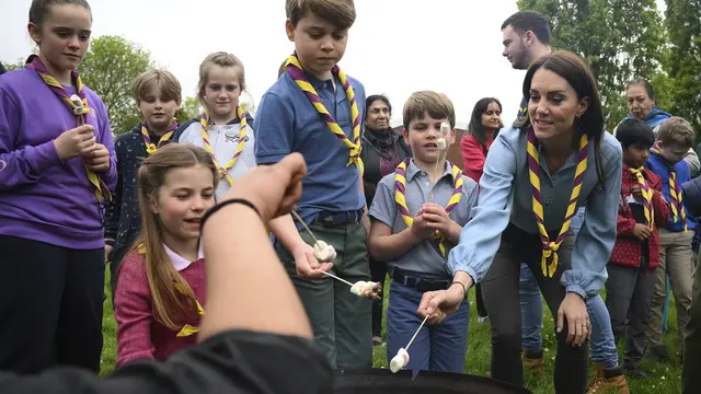 Putri Charlotte, Pangeran George, Pangeran Louis, dan Kate Middleton. (Daniel Leal/Pool Photo via AP)