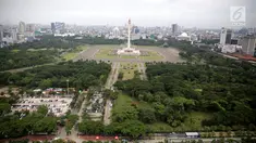 Suasana kawasan Monas yang terlihat dari kawasan Medan Merdeka Selatan, Jakarta, Selasa (14/11). Gubernur DKI Jakarta Anies Baswedan memastikan akan mengubah pergub terkait larangan kegiatan keagamaan di Monas. (Liputan6.com/Faizal Fanani)