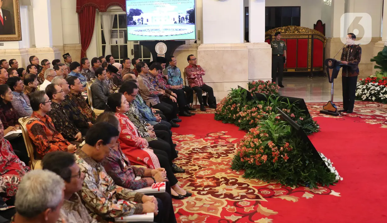 Presiden Joko Widodo menyampaikan arahan saat penyerahan Daftar Isian Pelaksanaan Anggaran (DIPA) dan Daftar Alokasi Transfer Daerah serta Dana Desa  Tahun 2020 di Istana Negara, Kamis (14/11/2019). Jokowi menyerahkan DIPA kepada kepada kementerian, lembaga, dan daerah. (Liputan6.com/Angga Yuniar)