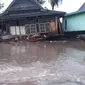 Rumah warga hanyut karena sungai meluap di Jeneponto (Liputan6.com/Fauzan)