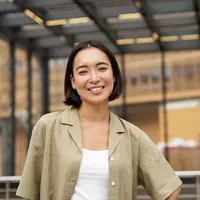 ilustrasi perempuan tersenyum/Image by benzoix on Freepik