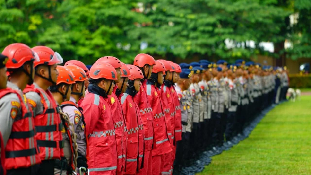 FOTO:Polri Berangkatkan Personel untuk Penanganan Bencana di Sumatera