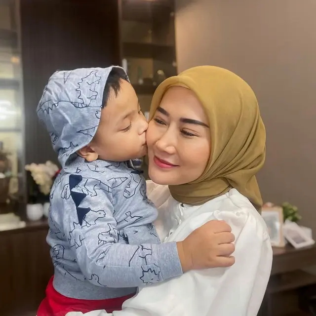 6 Potret Kebersamaan Marissya Icha dan Gala Sky, Sudah Dianggap Anak Sendiri