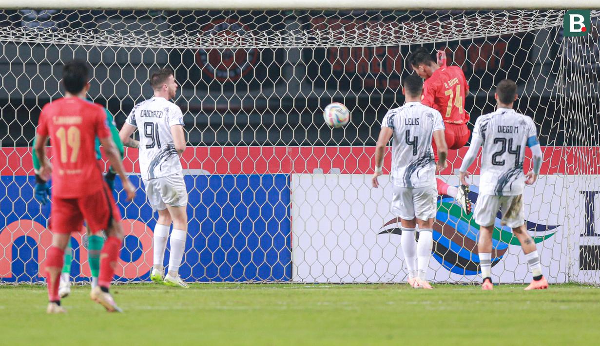 <p>Pemain Persija Jakarta, Rizky Ridho mencetak gol penyeimbang 1-1 pada pertandingan pekan ketujuh BRI Liga 1 2023/2024 melawan Borneo FC yang berlangsung di Stadion Patriot Candrabhaga, Bekasi, Rabu (9/8/2023). (Bola.com/Bagaskara Lazuardi)</p>