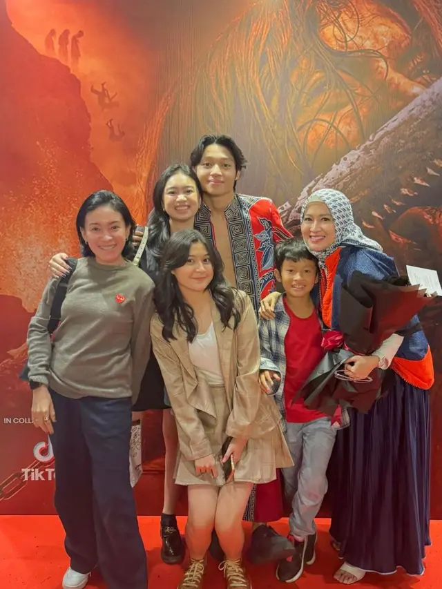 Potret Kiesha Alvaro dan Keluarga (Instagram/@okieagustina_)