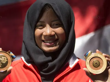 Diananda Choirunisa atlet panahan putri Indonesia berhasil meraih medali emas nomor recurve  pada SEA Games 2017 di Kuala Lumpur, Malaysia lalu. (Bola.com/Peksi Cahyo)