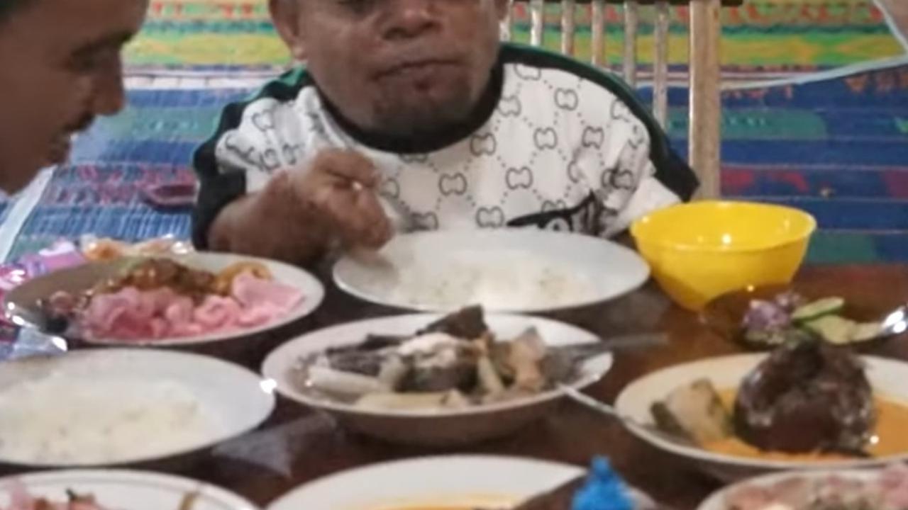 Ucok Baba Bawa Calon Mantu Makan Khas Mandailing 'Ini Sayur Pucuk Rotan'