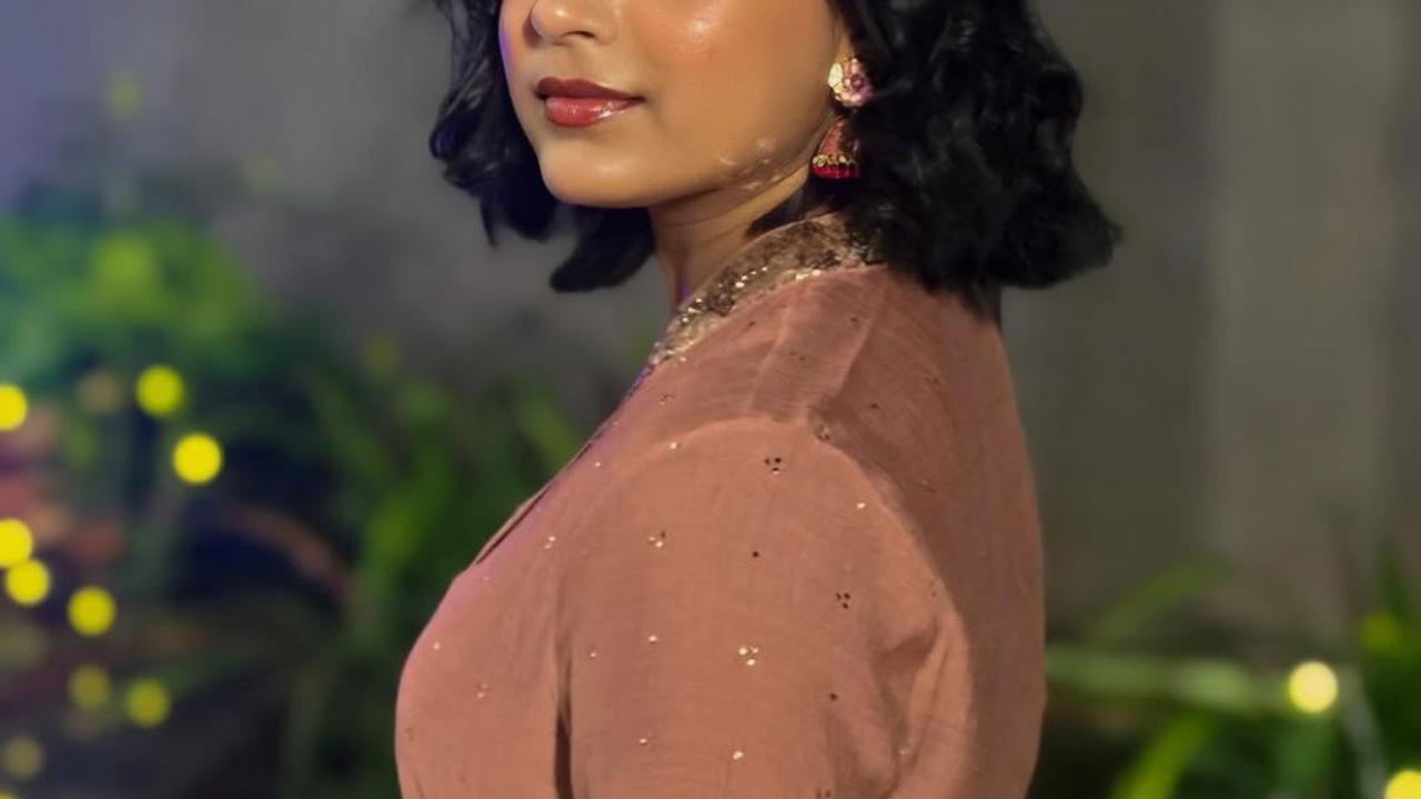Sumbul Touqeer Tampil Memukau dalam Berbagai Gaya, dari Tradisional hingga Fierce