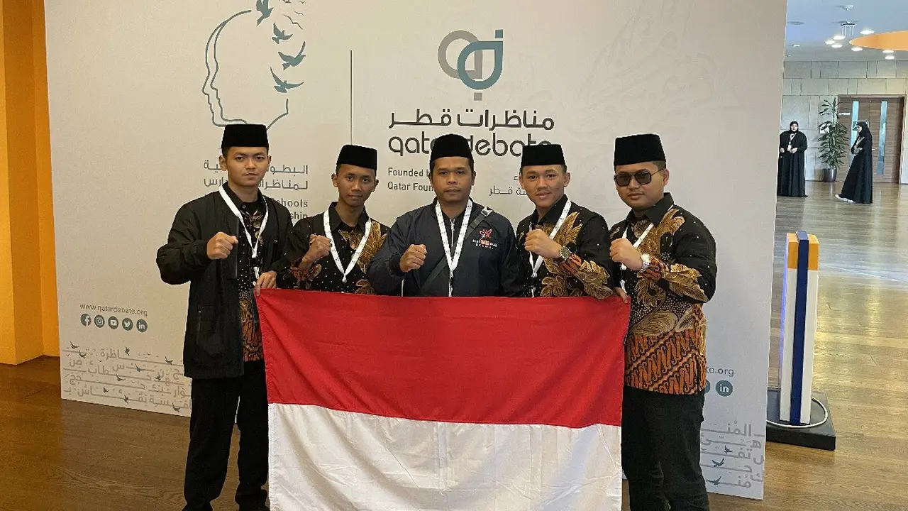 Santri Pesantren Al-Hikmah 2 Sirampog, Brebes runner up International School Debating Championship 2023 (ISDC), di Doha, Qatar. (Foto: Liputan6.com/Kemenag.go.id)