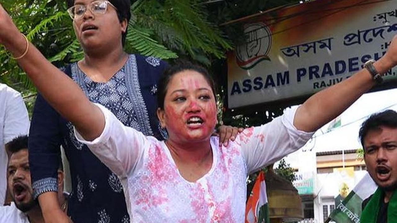 FOTO: Aksi Perempuan India Protes Kasus Wanita Ditelanjangi dan Diperkosa Massal di Manipur