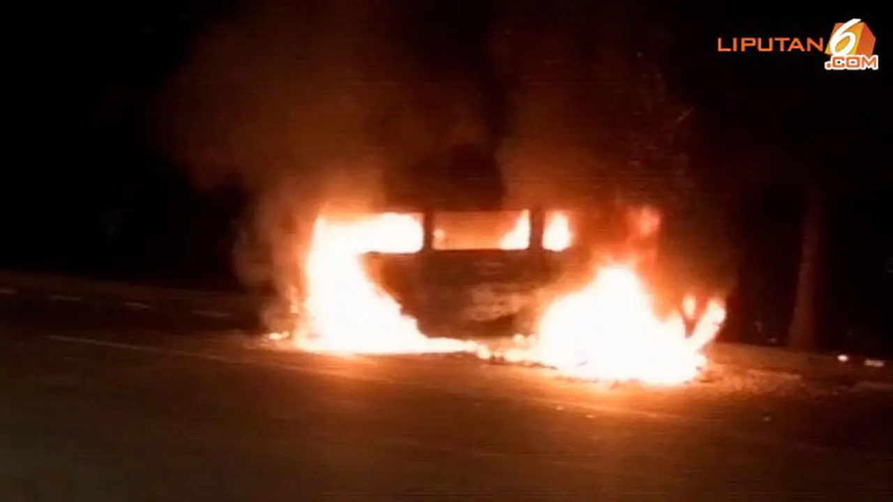 bus-terbakar-140131b.jpg