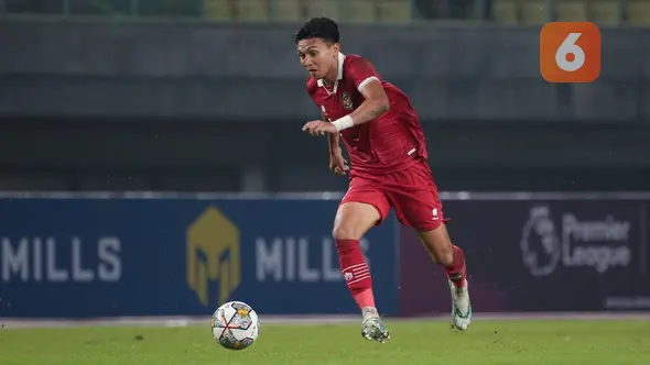 <p>Pemain Timnas Indonesia, Dendy Sulistyawan saat menghadapi Burundi pada laga pertama persahabatan FIFA Matchday di Stadion Patriot Candrabhaga, Bekasi, Sabtu (25/3/2023) malam WIB. (Bola.com/Bagaskara Lazuardi)</p>