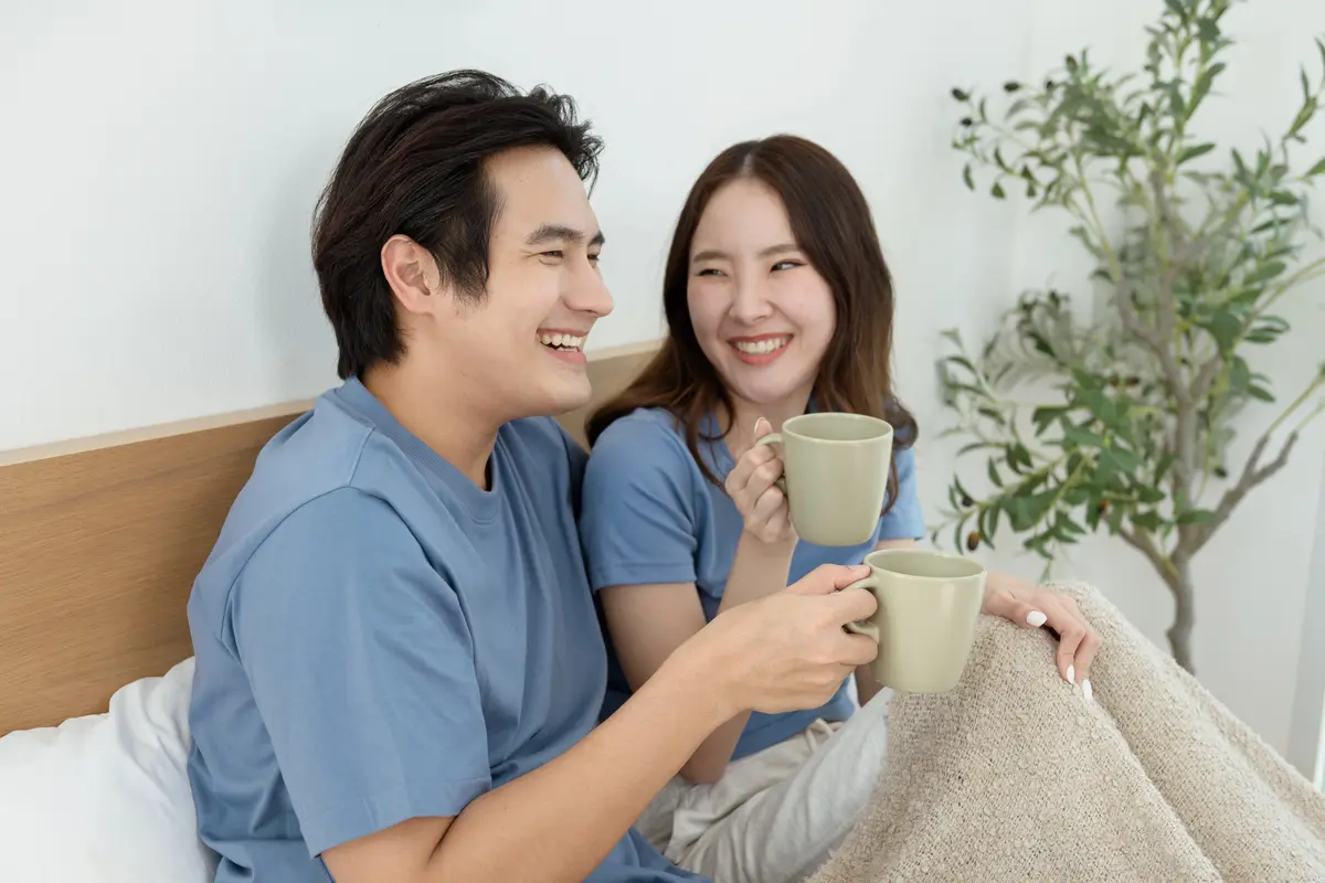 couple january saling dukung